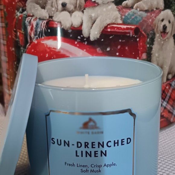White Barn Sun-Drenched Linen Candle - Light Blue - Picture 2 of 5